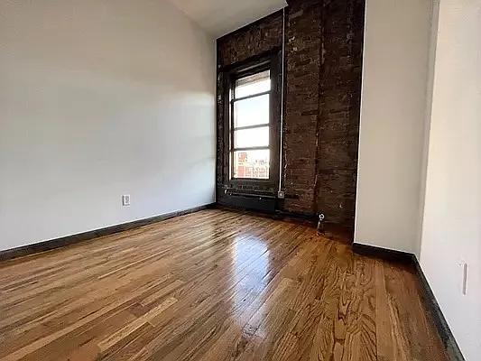 Rented by PocketBroker Inc | media 16