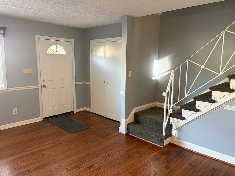 120 Charles Pl — Photo 2