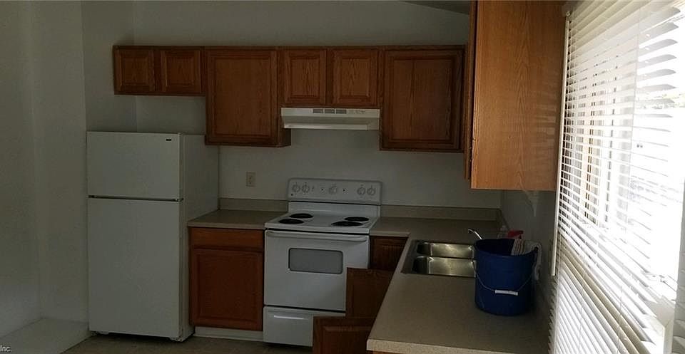 2nd image of 4 Freeman Dr