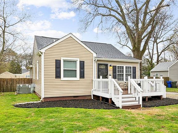 3rd image of 628 Decatur St