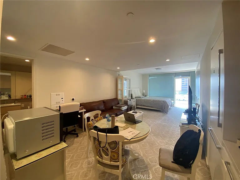 877 Francisco #1215 — Photo 2