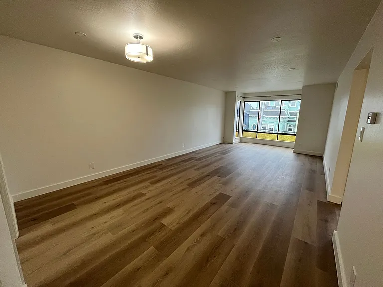 559 7th Ave — Photo 1