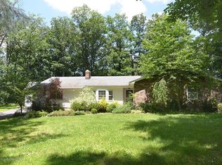 16 Burlington Trl, Colts Neck, NJ 07722