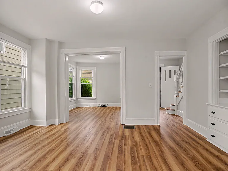 156 Hawthorne Ave — Photo 6