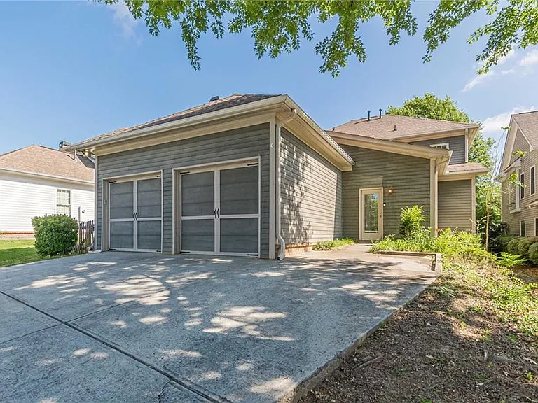 1645 Woodward Way — Photo 7