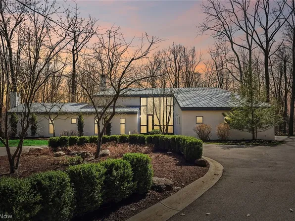 7565 Runny Meade Trl, Chagrin Falls, OH 44022