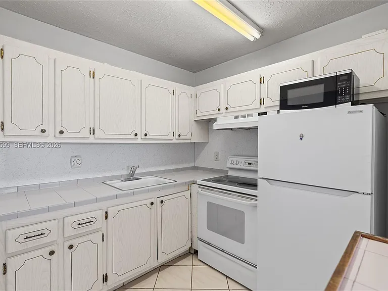 237 Camden E #237-J — Photo 8
