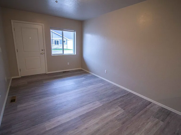 310-330 W Greenhurst Rd #350 — Photo 9