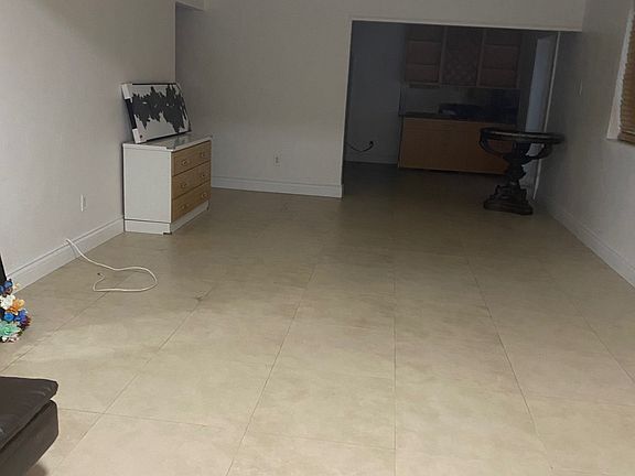 5th image of 1090 SE 8th Ave
