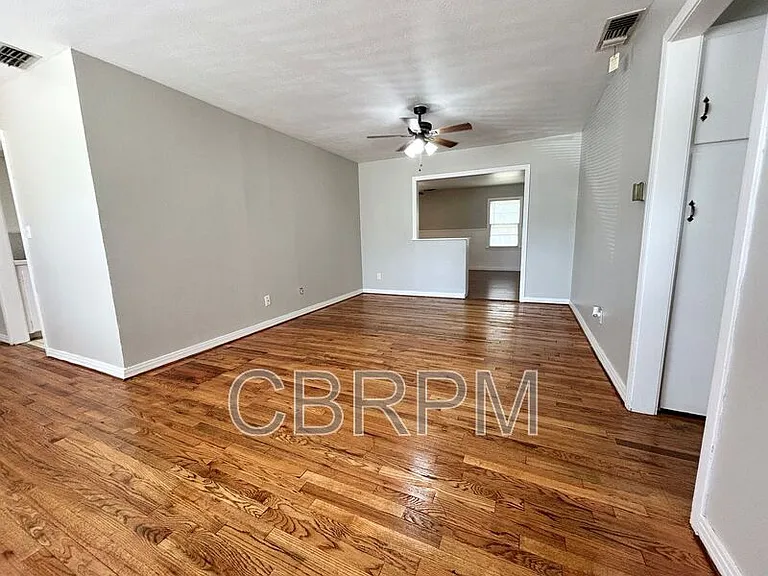 3818 32nd St — Photo 3