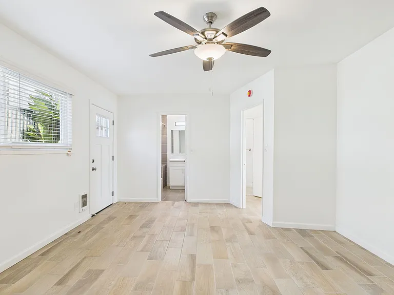330 W I St — Photo 99