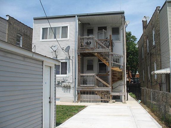 3rd image of 4141 W Barry Ave