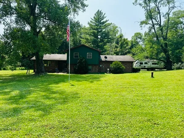 2225 E Crosby Rd, Mooresville, IN 46158