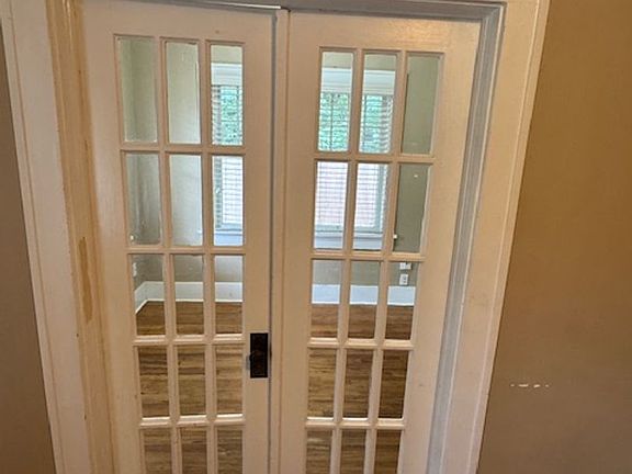3rd image of 311-315 E Duffy St #311