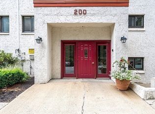 200 Fellsview Ter APT 205B, Stoneham, MA 02180