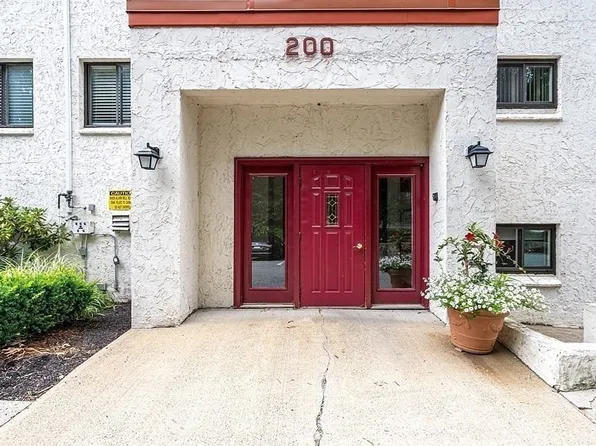 200 Fellsview Ter APT 205B, Stoneham, MA 02180