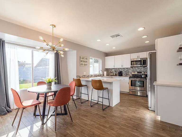 709 W Vaughn St — Photo 10