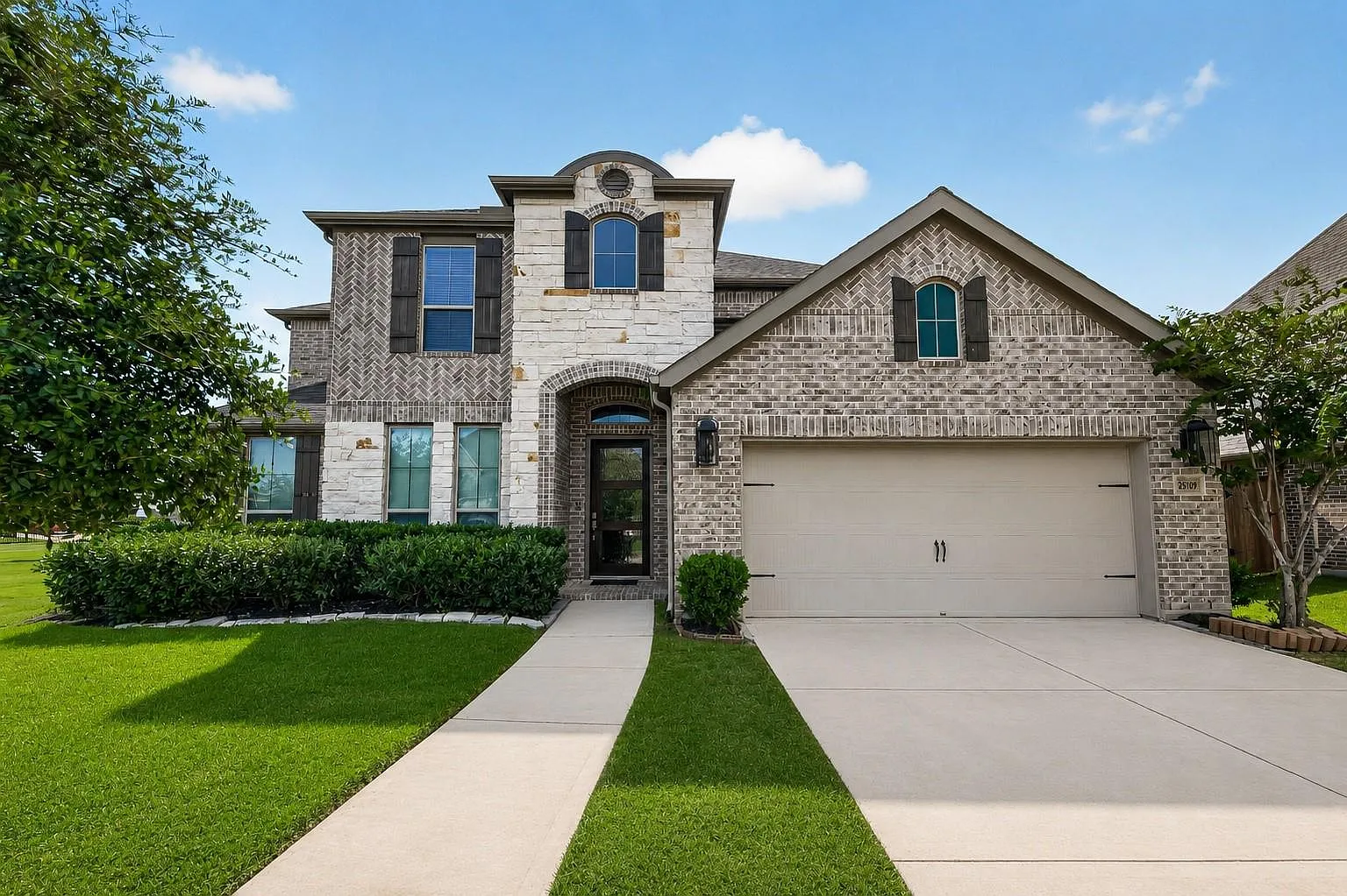4 bed, 3849 sqft, $4,150 — Photo 1