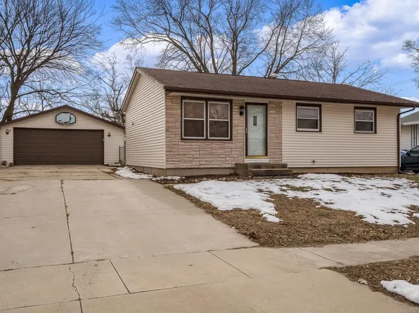 2009 Winters Dr, Loves Park, IL 61111