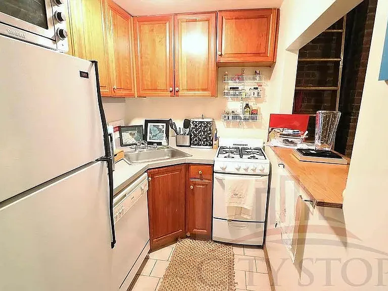 306 W 73rd St #2 — Photo 7