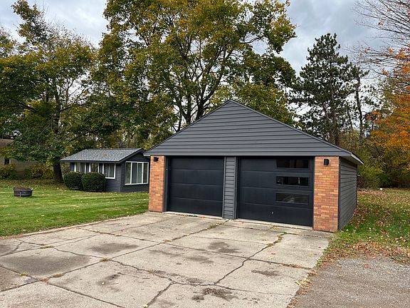 2 stall garage with summer house/ storage shed. Additional garden shed behind the garage.