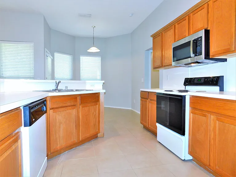3721 Calvert Ln — Photo 11
