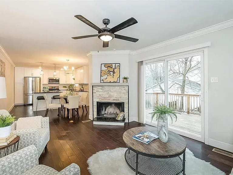 801 Clover Ln — Photo 3