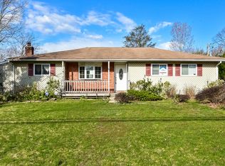 38 Vanderbilt Ave, Ronkonkoma, NY 11779