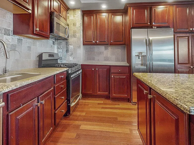 7002 Boulevard East #11A — Photo 5