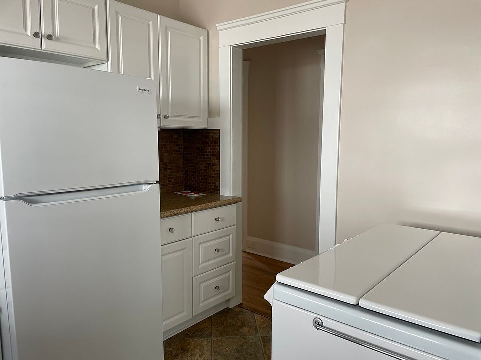 1st image of 1626 E 1st St #1626