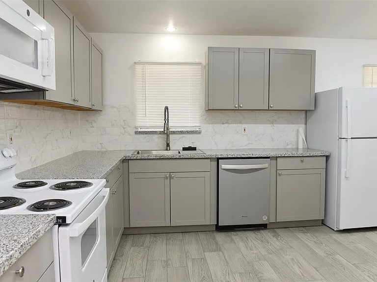 6414 Grape St — Photo 2