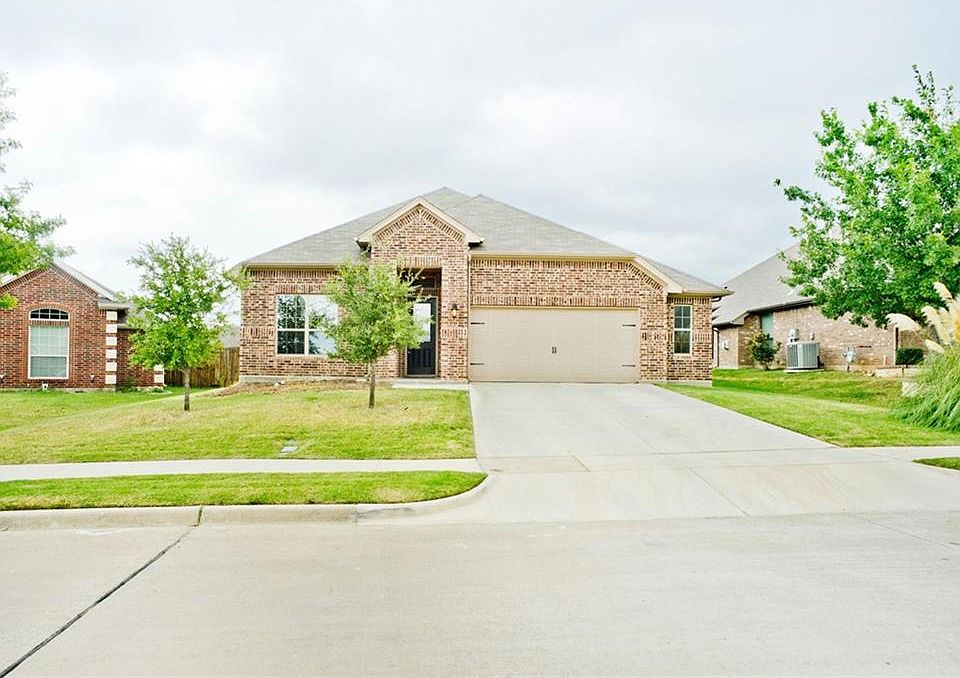 1st image of 824 Willow Wood Dr