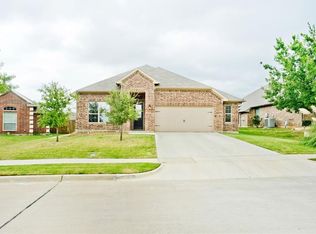 824 Willow Wood Dr, Saginaw, TX 76179