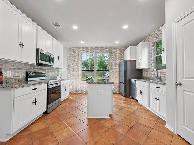 804 Pearl River Dr — Photo 5
