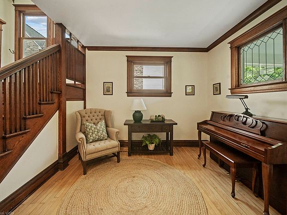 5th image of 180 S Arlington Ave