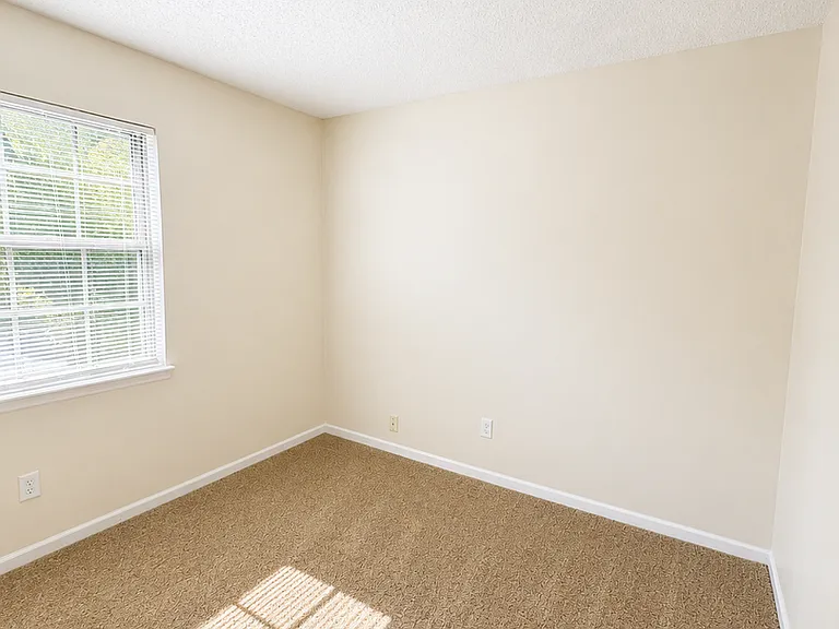 324 NE Cedar Ct — Photo 14