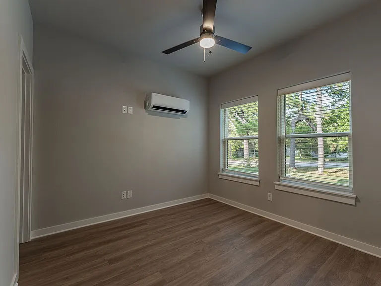 1315 S Van Buren Ave — Photo 15