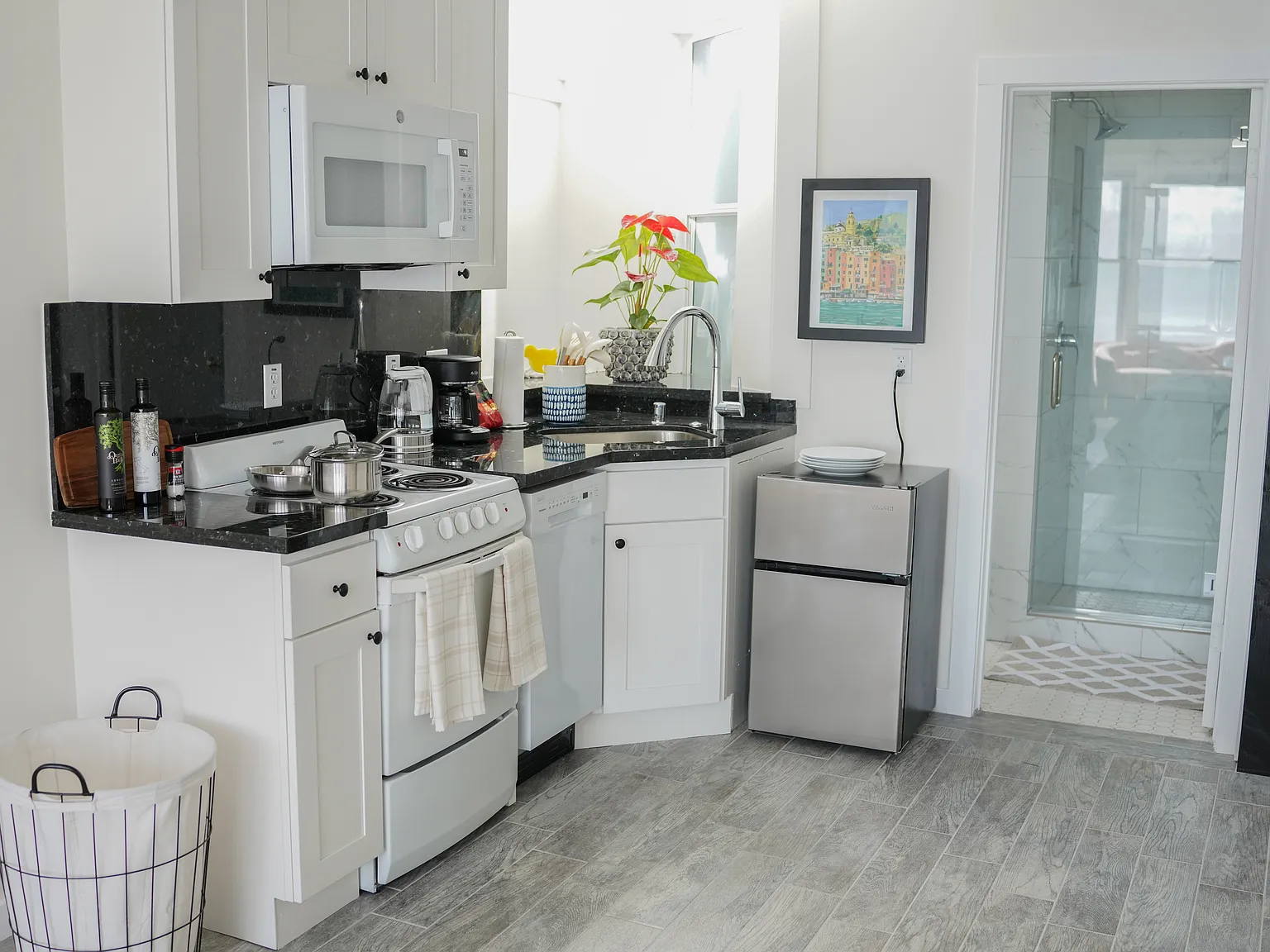 Studio, 450 sqft, $3,200 — Photo 4
