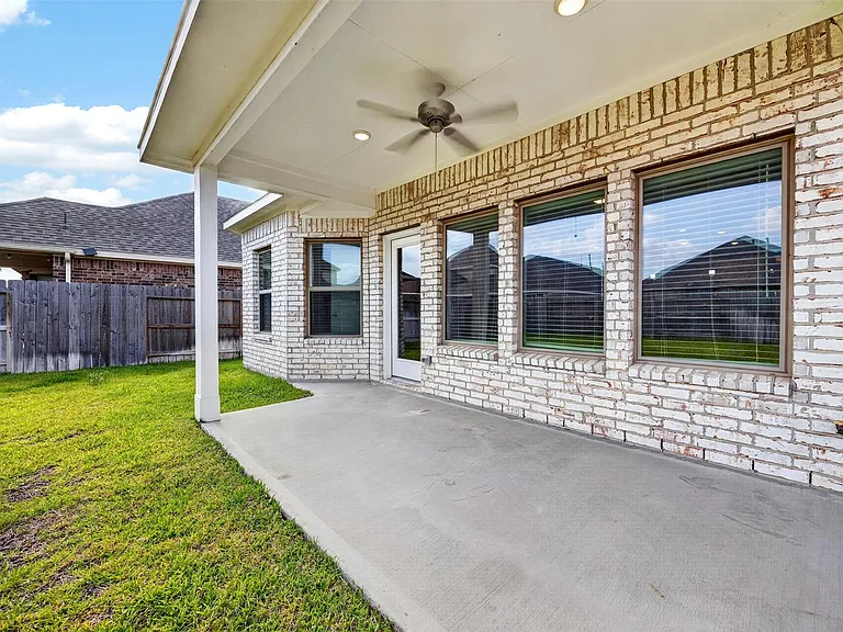 21619 Coral Mist Dr — Photo 38