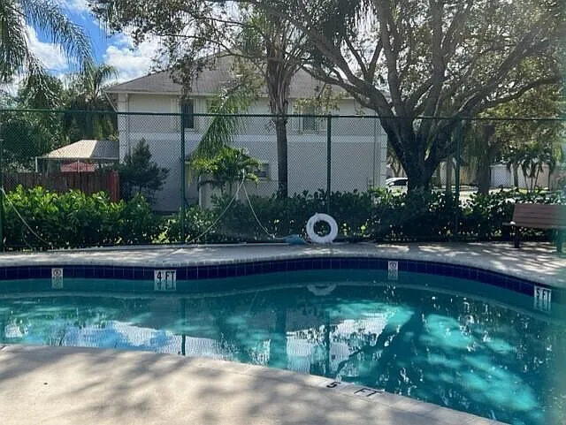 239 Leland Ln — Photo 15