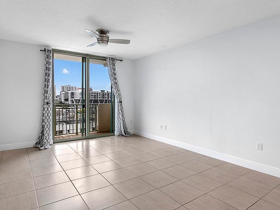 5th image of 610 Clematis St APT 418