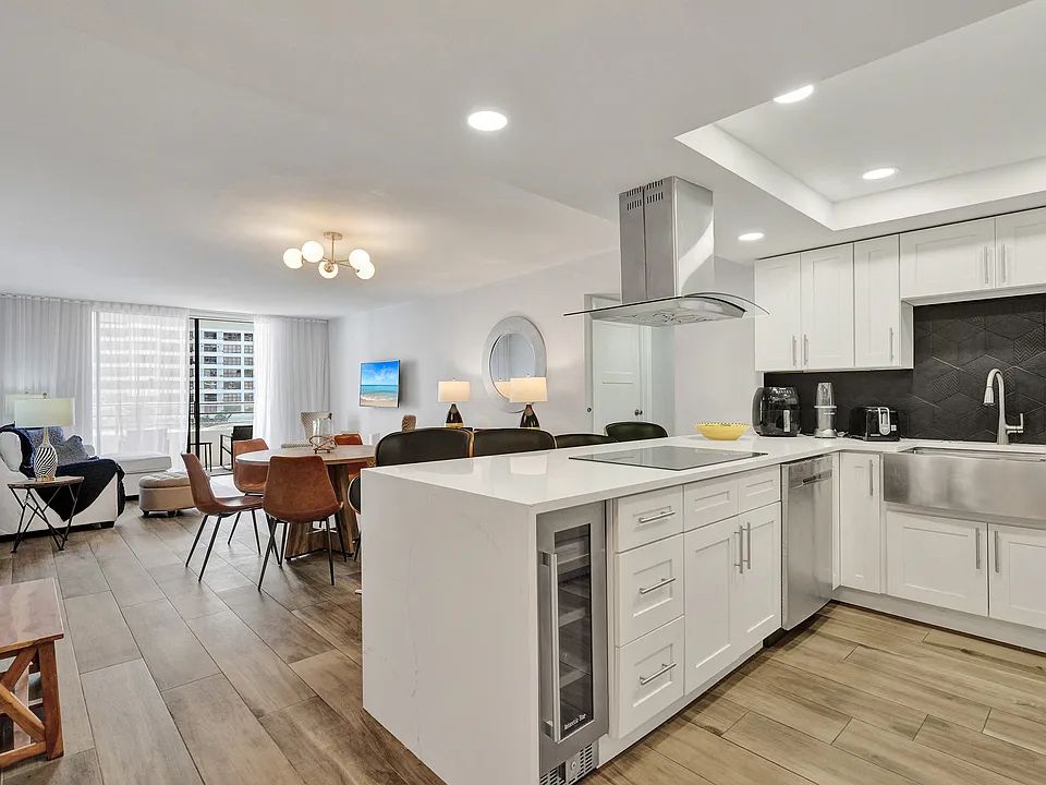 600 Three Islands Blvd #615