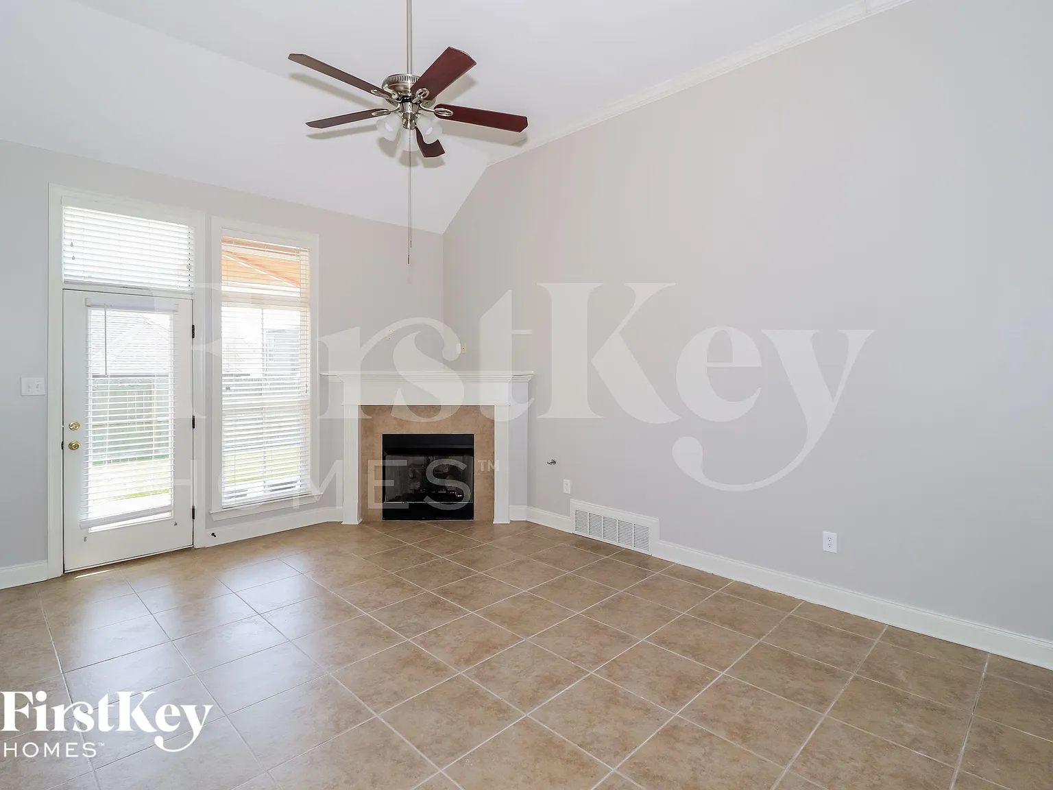 3 bed, 2.0 bath, 2100 sqft, $2,030 — Photo 4