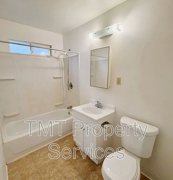 2530 S St #8 — Photo 5