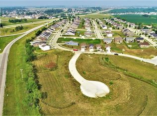 3142 Golden Gate Ct, Cedar Rapids, IA 52404