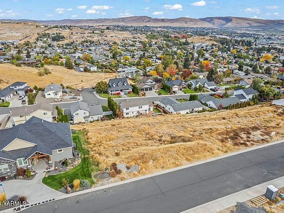 3rd image of 1107 Heritage Hills Ln