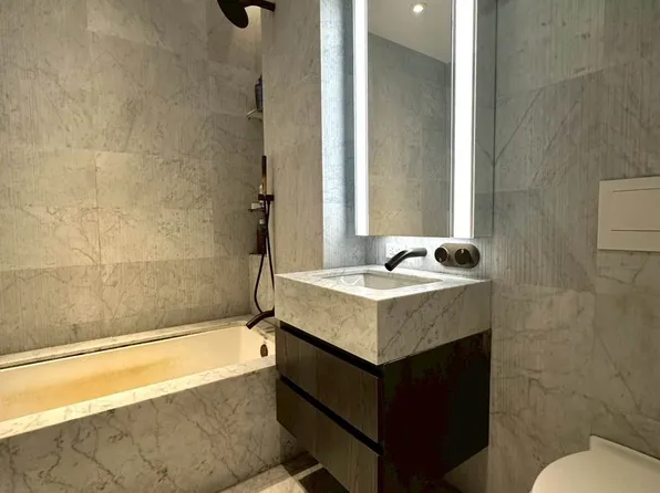 130 William Street image 4 of 17