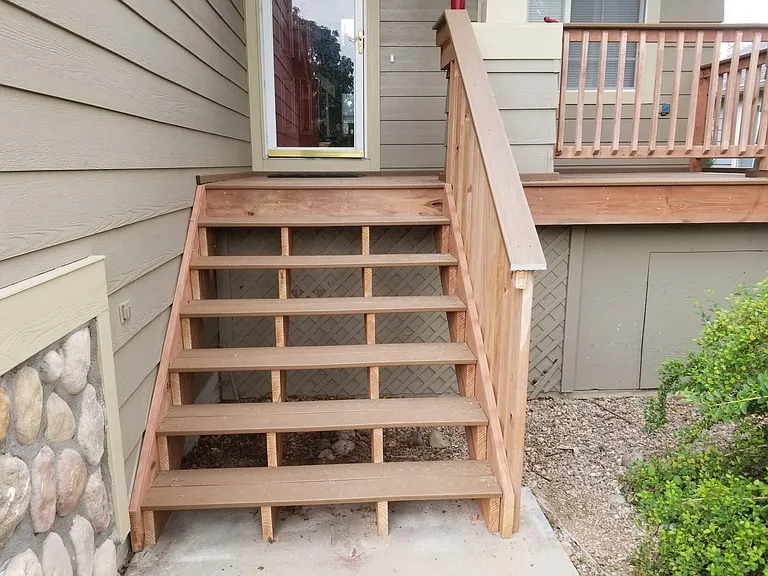 9706 Queenscliffe Dr — Photo 2
