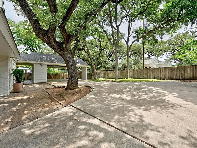 1305 Kenwood Ave — Photo 26