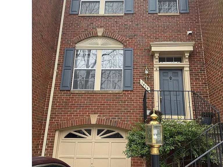 1414 Park Garden Ln — Photo 1
